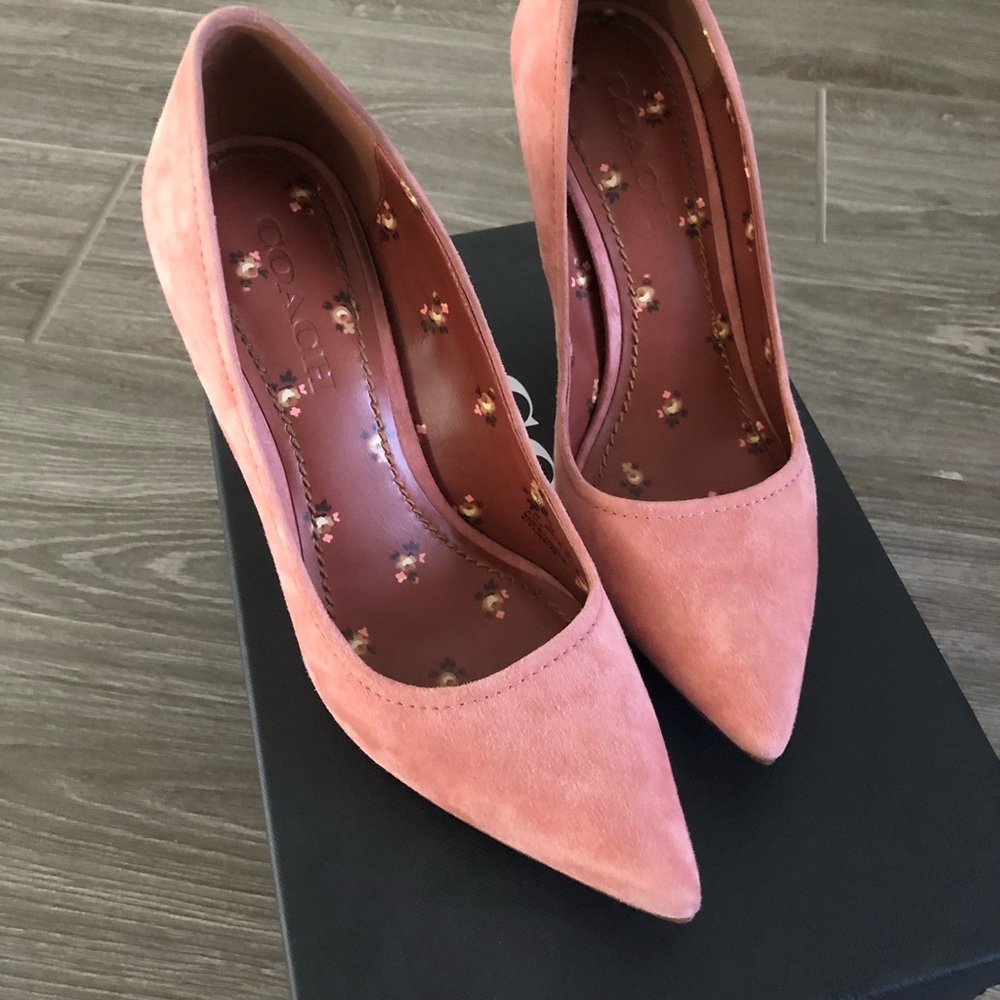 Coach Pumps